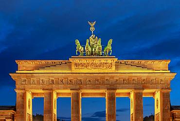 Brandenburg Gate with Quadriga at dusk, Pariser Platz, Berlin, Germany, Europe