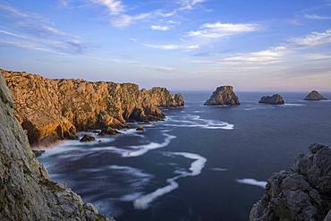 Rocky coast in the evening light at Pointe de Penhir, Camaret-sur-Mer, Departement Finistere, France, Europe