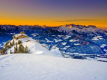 Eagle's Nest at dusk, back right the Untersberg, winter landscape, Berchtesgaden National Park, Berchtesgaden Alps, Schoenau am Koenigssee, Berchtesgadener Land, Upper Bavaria, Bavaria, Germany, Europe