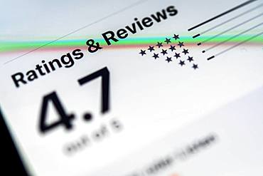 Reviews, reviews of an app in the Apple App Store, iPhone, iOS, smartphone, display, close-up, detail