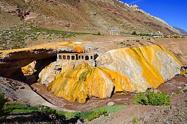 Puente del Inca, rock arch and old thermal bath of the sulphur spring above the Rio de las Cuevas, near Uspallata, Mendoza Province, Argentina, South America