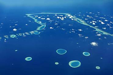 Small ring reefs, remains of sunken islands, eastern foothills of Vaavu Atoll or Felidhu Atoll, Indian Ocean, Maldives, Asia