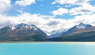 Panorama, turquoise water, Lake Pukaki, Ben Ohau Range with snow, Canterbury Region, Southland, New Zealand, Oceania