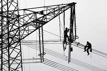 High voltage engineers working on high voltage pylons, Baden-Wuerttemberg, Germany, Europe