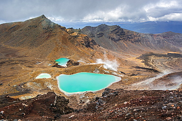 Turquoise Crater Lake, Blue Lake, volcano Mount Tongariro and Mount Ngauruhoe, Tongariro National Park, North Island, New Zealand, Oceania