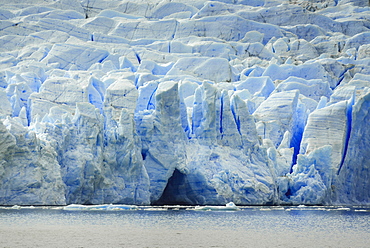 The wall of the Grey Glacier flows into Lake Grey, Torres del Paine National Park, Patagonia, Region de Magallanes y de la Antartica Chilena, Chile, South America