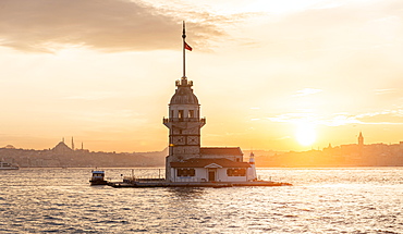 Lighthouse, Leander's Tower or Girls' Tower, Kiz Kulesi, at sunset, island in the Bosporus, Ueskuedar, Istanbul, Turkey, Asia