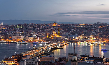 City view at dusk, Yeni Cami mosque and mosque Beyazit Camii, Galata Bridge, Golden Horn, Bosporus, Yeni Cami, mosque, Fatih, Istanbul, European part, Turkey, Asia