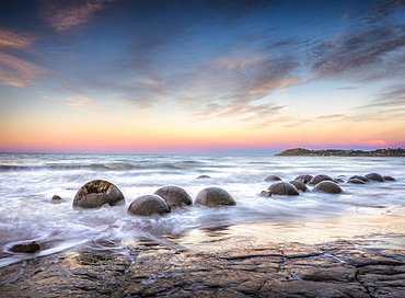 Moeraki Bolders, round rock balls, geological concretion, Hampden, Otago, New Zealand, Oceania