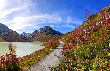 Hiking trail around the lake, Bielerhoehe, Silvrettasee, Silvretta reservoir, Silvretta Group, Vorarlberg, Austria, Europe