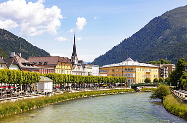 City view of Bad Ischl with river Traun, Esplanade with Cafe Zauner, Salzkammergut, Upper Austria, Austria, Europe