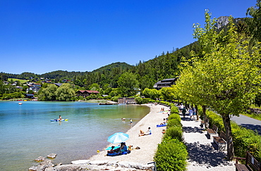 Bathing beach on the lake promenade, Fuschlsee, Fuschl am See, Salzkammergut, Province of Salzburg, Austria, Europe