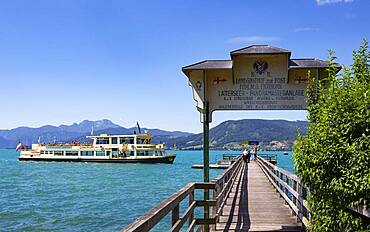 Landing stage with liner, Weyregg am Attersee, Salzkammergut, Upper Austria, Austria, Europe