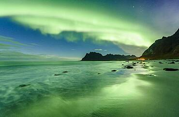 Northern lights at Uttakleiv Beach, Leknes, Lofoten, Nordland, Norway, Europe