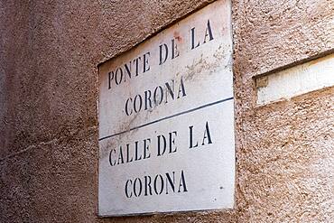 Road sign Calle de la Corona, signpost to Ponte de la Corona, Venice, Veneto, Italy, Europe