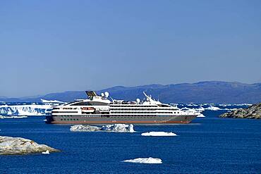 Cruise ship Ponant in Disko Bay, Ilulissat, West Greenland, Greenland, North America