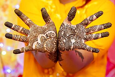 Hand of a bride painted with henna on the eve of the wedding, Port Louis, Mauritius, Africa