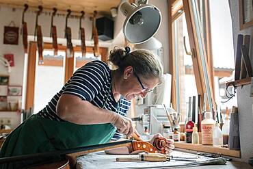 Collaborator, master violin maker Rainer W. Leonhardt, Mittenwald, Bavaria, Germany, Europe