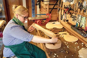 Work on the lid of the instrument, master luthier Rainer W. Leonhardt, Mittenwald, Bavaria, Germany, Europe