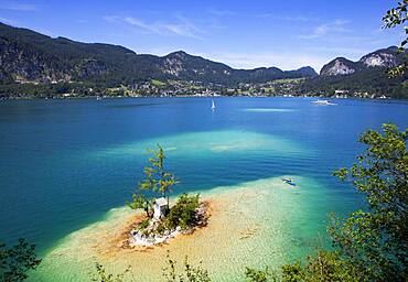 Wayside shrine at the Ochsenkreuz with view to Sankt Gilgen, Wolfgangsee, Salzkammergut, Province of Salzburg, Austria, Europe