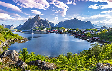 Reine, Reinefjord with mountains, Moskenes, Moskenesoey, Lofoten, Norway, Europe