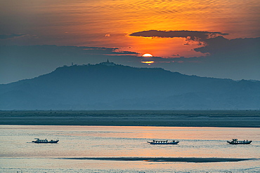 Sunset over the Irrawaddy river, Bagan, Myanmar, Asia