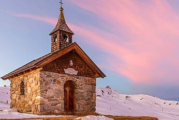 Wolkenstein Chapel in the evening light, Neukirchen, Salzburger Land, Austria, Europe