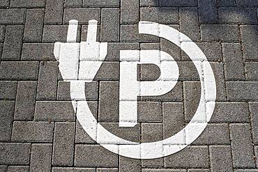 Parking space electric vehicle, pictogram, North Rhine-Westphalia, Germany, Europe