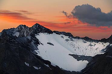 Sunrise over Oetztal mountains, Soelden, Oetztal, Tyrol, Austria, Europe