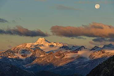 Full moon over summit of Oetztaler Wildspitze, Soelden, Oetztal, Tyrol, Austria, Europe