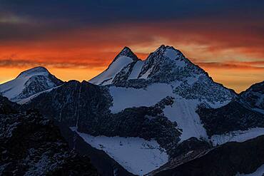 Sunrise over summit of Zuckerhuetel, Soelden, Oetztal, Tyrol, Austria, Europe