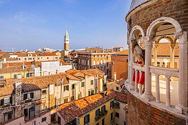 Young woman, tourist looking over Venice, dome of Palazzo Contarini del Bovolo, palace with spiral staircase, Venice, Veneto, Italy, Europe