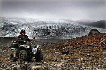 Glacier edge, Glacier, ATV rider, Biker, Quad, Yamaha Grizzly, Lava desert Krepputunga, Oeskjuleio, Kverkfjoell, Vatnajoekull glacier, Highlands, Central Iceland, Iceland, Europe