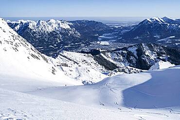 Alpine panorama, Bernadeinkopf, view over the Wetterstein mountains with snow in winter, Garmisch-Partenkirchen, Bavaria, Germany, Europe