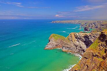 Cliffs and rocks, clear water, Bedruthan Steps, Cornwall, United Kingdom, Europe