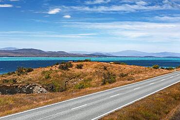 Highway, Lake Pukaki, Mount Cook, Canterbury region, Mackenzie District, South Island, New Zealand, Oceania