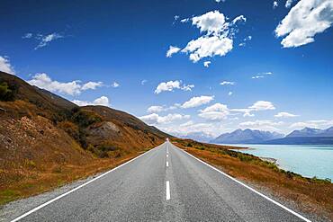 Highway, Lake Pukaki, Mount Cook, Canterbury region, Mackenzie District, South Island, New Zealand, Oceania