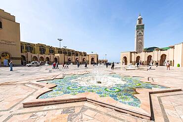 Star-shaped decorated fountain, Hassan II Mosque, Grande Mosquee Hassan II, Moorish architecture, with 210m highest minaret in the world, Casablanca, Morocco, Africa