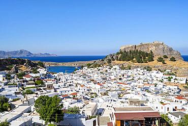 Town of Lindos with white houses, in the back Acropolis of Lindos, Lindos, Rhodes, Dodecanese, Greece, Europe