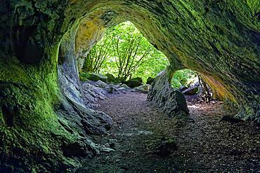 Quackenschloss, passage cave, karst cave, geotope, natural monument, near Engelhardsberg, district of Markt Wiesenttal, Upper Franconia, Franconian Switzerland, Franconia, Bavaria, Germany, Europe