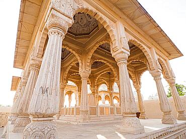 Devi Kund Sagar, Chattris, cremation grounds of the Maharajas of Bikaner, Bikaner, Rajasthan, India, Asia