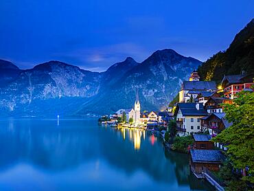 View of Hallstatt at night, Lake Hallstatt, Salzkammergut, UNESCO World Heritage Hallstatt-Dachstein Salzkammergut, Upper Austria, Austria, Europe