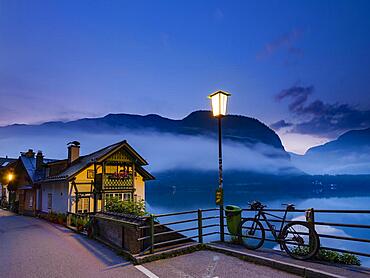 Morning atmosphere, house in Hallstatt, Lake Hallstatt, Salzkammergut, UNESCO World Heritage Hallstatt-Dachstein Salzkammergut, Upper Austria, Austria, Europe