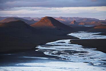 Mountains and river Tungnaa in the evening light, Icelandic highlands, Iceland, Europe