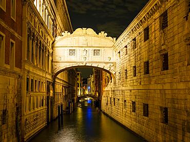 Bridge of Sighs at night, Ponte dei Spospiri, Venice, Venezia, Veneto, Italy, Europe