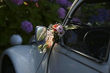 Wedding decoration on the wing mirror of a car, Citroen 2CV, Brittany, France, Europe