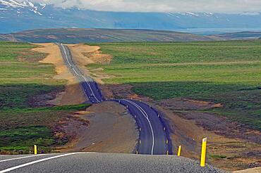 Road winds over barren mountains, up and down, vastness, Myvatn, Northern Iceland, Iceland, Europe