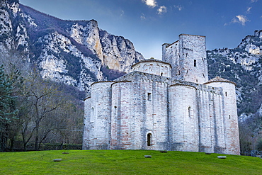 Romanesque Abbey of San Vittore alle Chiuse, Genga, Marche, Italy, Europe