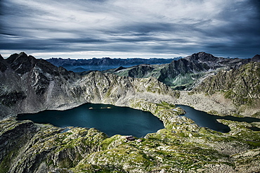 Mountains and clouds, Wangenitzsee hut, Wangenitzsee and Kreuzsee, Wiener Hoehenweg, Schobergruppe, Hohe Tauern National Park, Carinthia, Austria, Europe