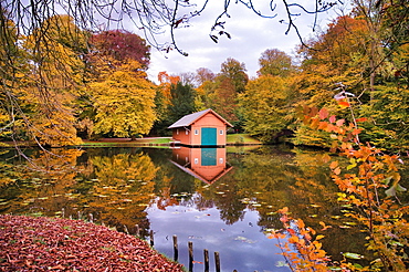 Autumn, leaves, lake with reflection and hut, boathouse MARIE, Buergerpark, Bremen, Germany, Europe